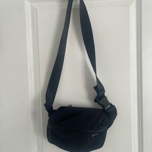 Lululemon Clean Lines Belt Bag in Black